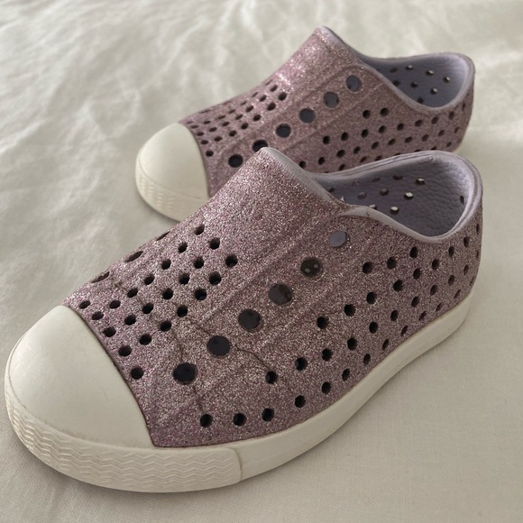 Size 5 toddler Native Jefferson glitter purple shoes - Picture 2 of 5